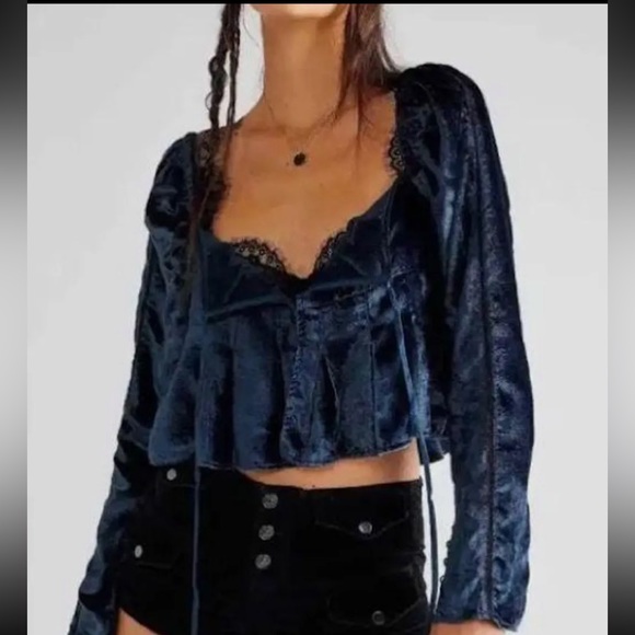 Free People NWOT Bali Heirloom crushed velvet long sleeve crop top - Picture 2 of 14